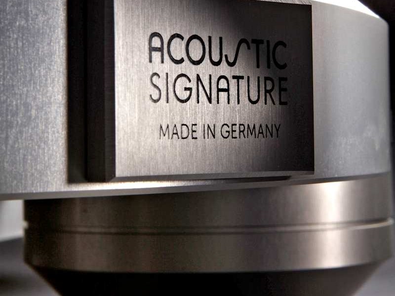 Acoustic_Signature_Thunder_closeup_foot